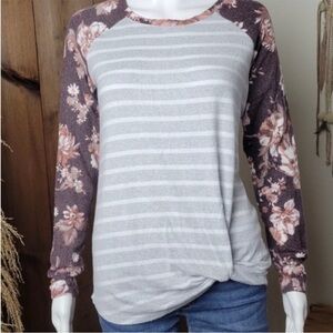 Maurice’s Gray and White Relaxed Tie Front Long Sleeve Sweater Size XS